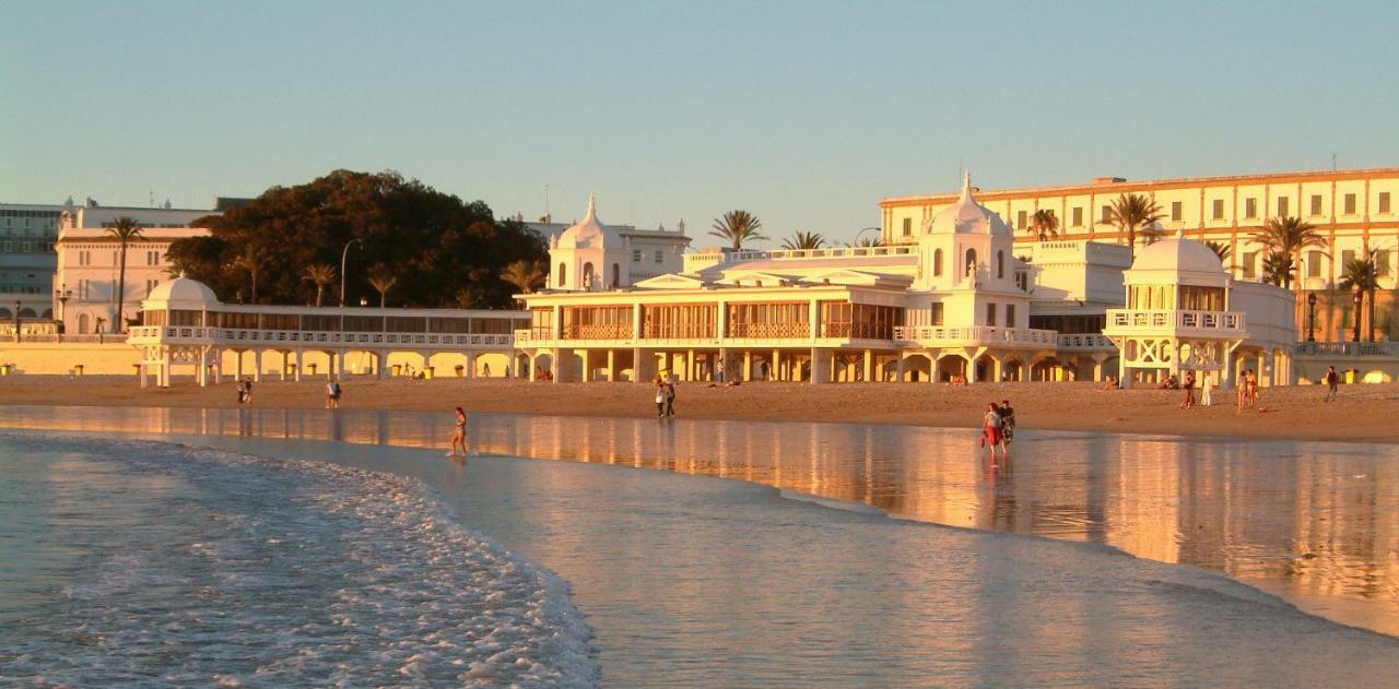 Poniente, íntimo apartamento en el corazón de Cádiz Esterno foto