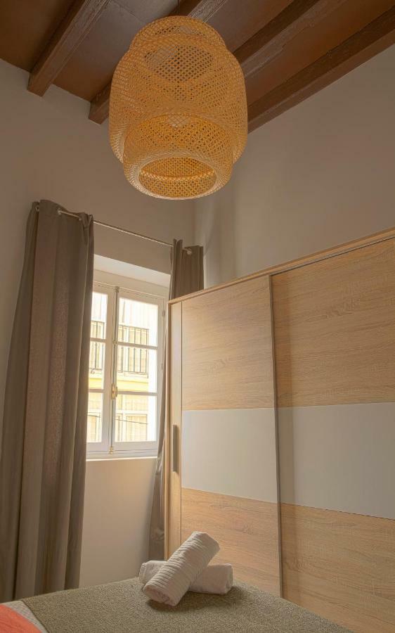 Poniente, íntimo apartamento en el corazón de Cádiz Esterno foto